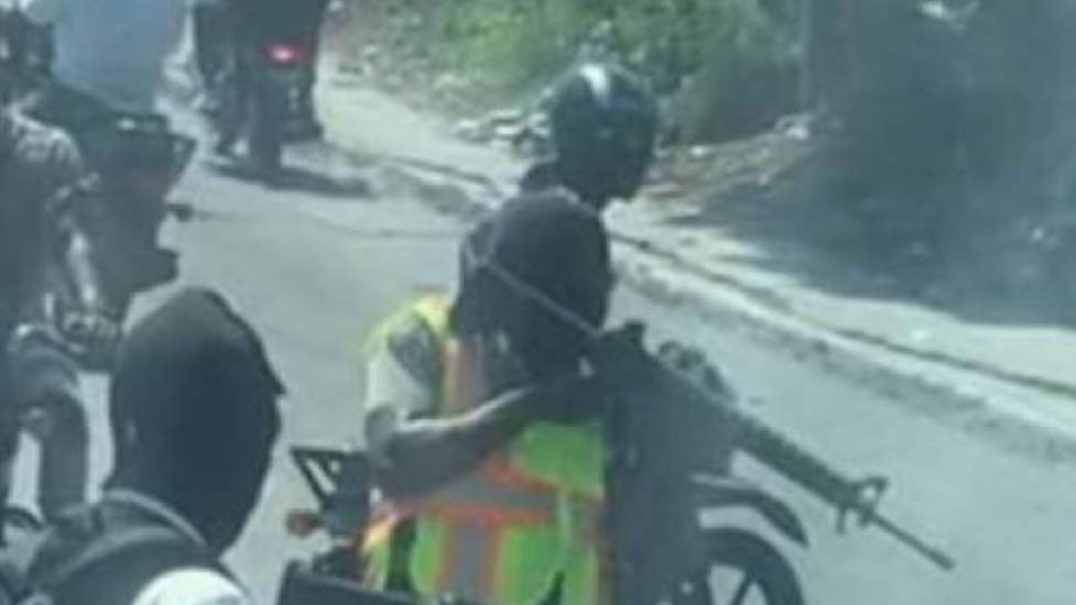 Σκηνές τρόμου στην Αϊτή:  Ένοπλοι επιτέθηκαν στο πούλμαν εθνικής ομάδας