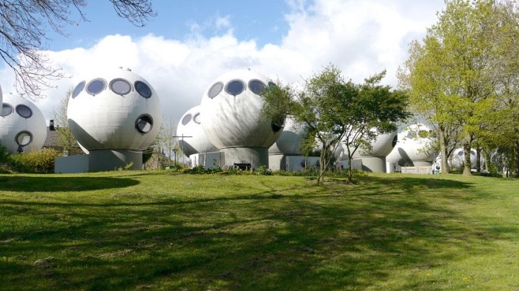 Ολλανδία: Γειτονιά μοιάζει βγαλμένη από ταινία επιστημονικής φαντασίας – ΦΩΤΟ