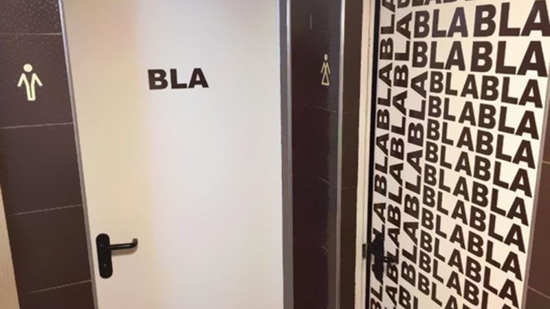 Eυφάνταστες πινακίδες σε τουαλέτες