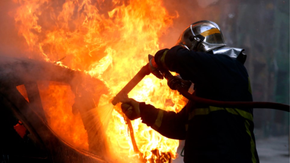 Εμπρησμοί αυτοκινήτων σε Αιγάλεω και Ταύρο