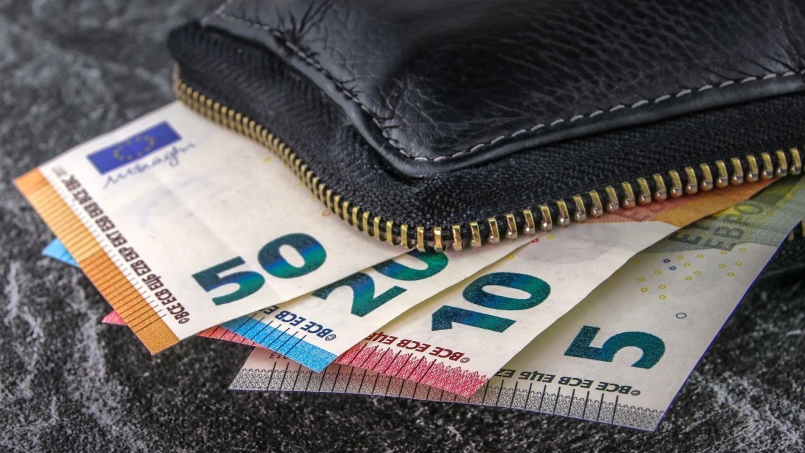 Κατώτατος μισθός: Γιατί απομακρύνεται το ενδεχόμενο αύξησής του το 2021