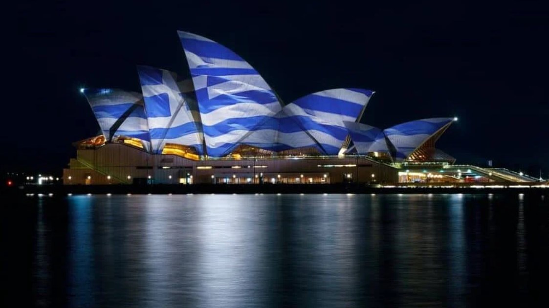 25η Μαρτίου: Στα χρώματα της γαλανόλευκης σημαίας μνημεία ανά τον κόσμο – ΦΩΤΟ