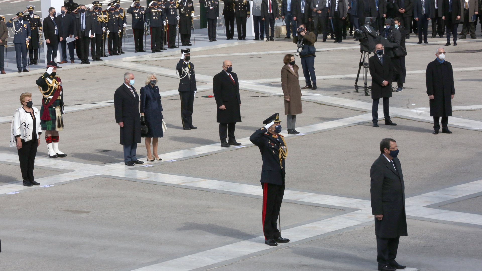 25η Μαρτίου: Η κατάθεση στεφάνων στο μνημείο του Άγνωστου Στρατιώτη