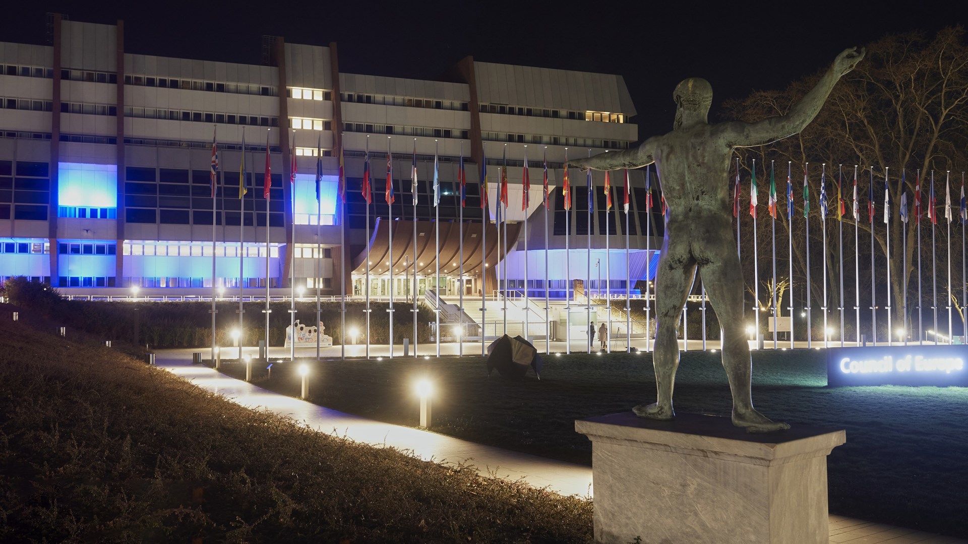 25η Μαρτίου: Στα χρώματα της γαλανόλευκης το Συμβούλιο της Ευρώπης