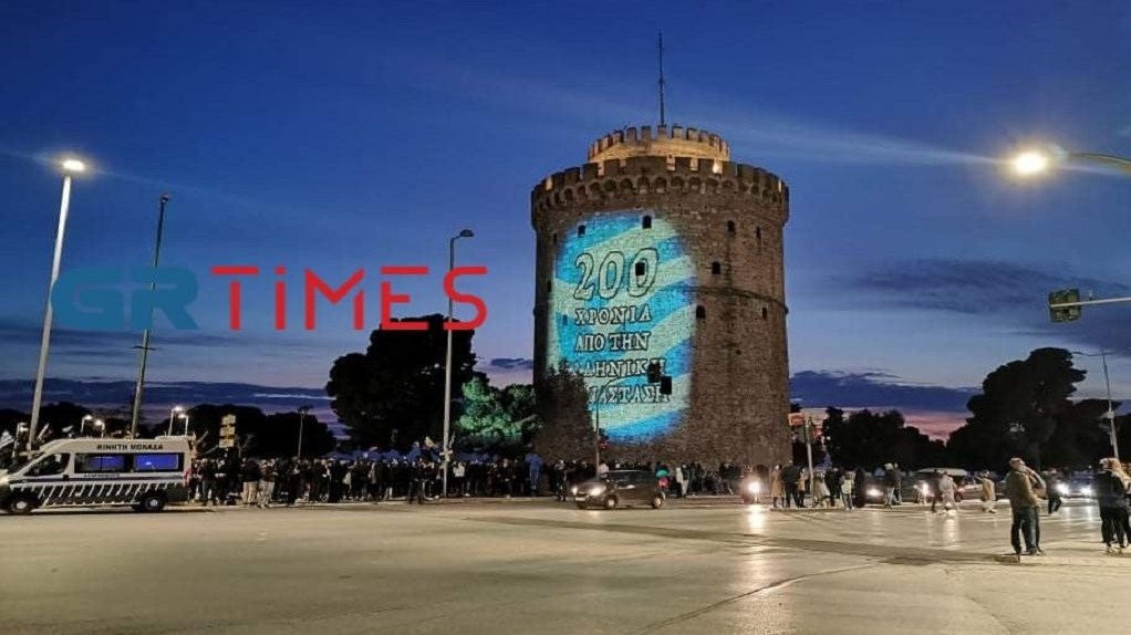 25η Μαρτίου: Η φωταγώγηση του Λευκού Πύργου στα χρώματα της Ελλάδας – Δείτε εικόνα