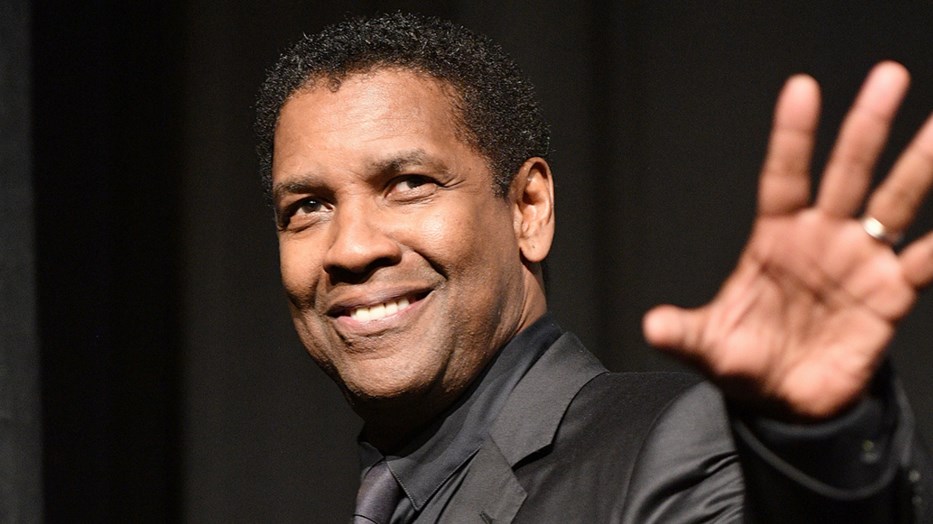 Ντένζελ Ουάσινγκτον: Το photobombing του διάσημου ηθοποιού σε νεόνυμφο ζευγάρι