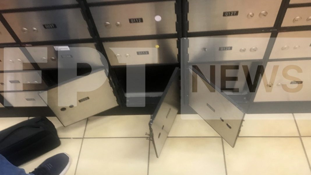 Ριφιφί στο Ψυχικό: Φωτογραφίες από τις παραβιασμένες τραπεζικές θυρίδες
