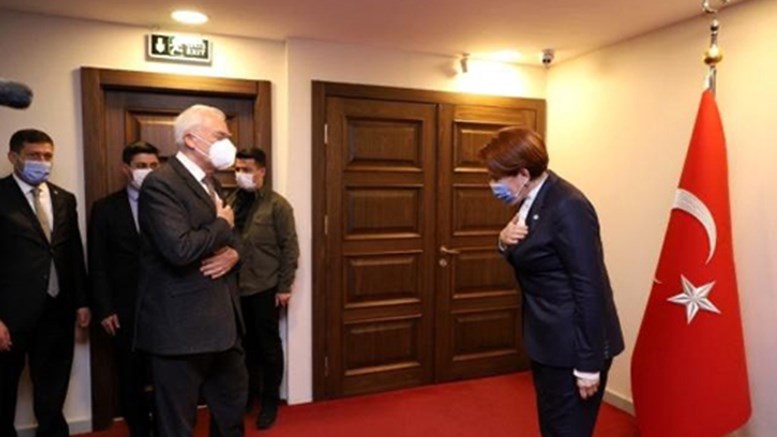 Χαμός στην Τουρκία με την υπόκλιση της Ακσενέρ στον Έλληνα Πρέσβη – Γιατί έγινε σύγκριση με τον Ερντογάν – ΦΩΤΟ