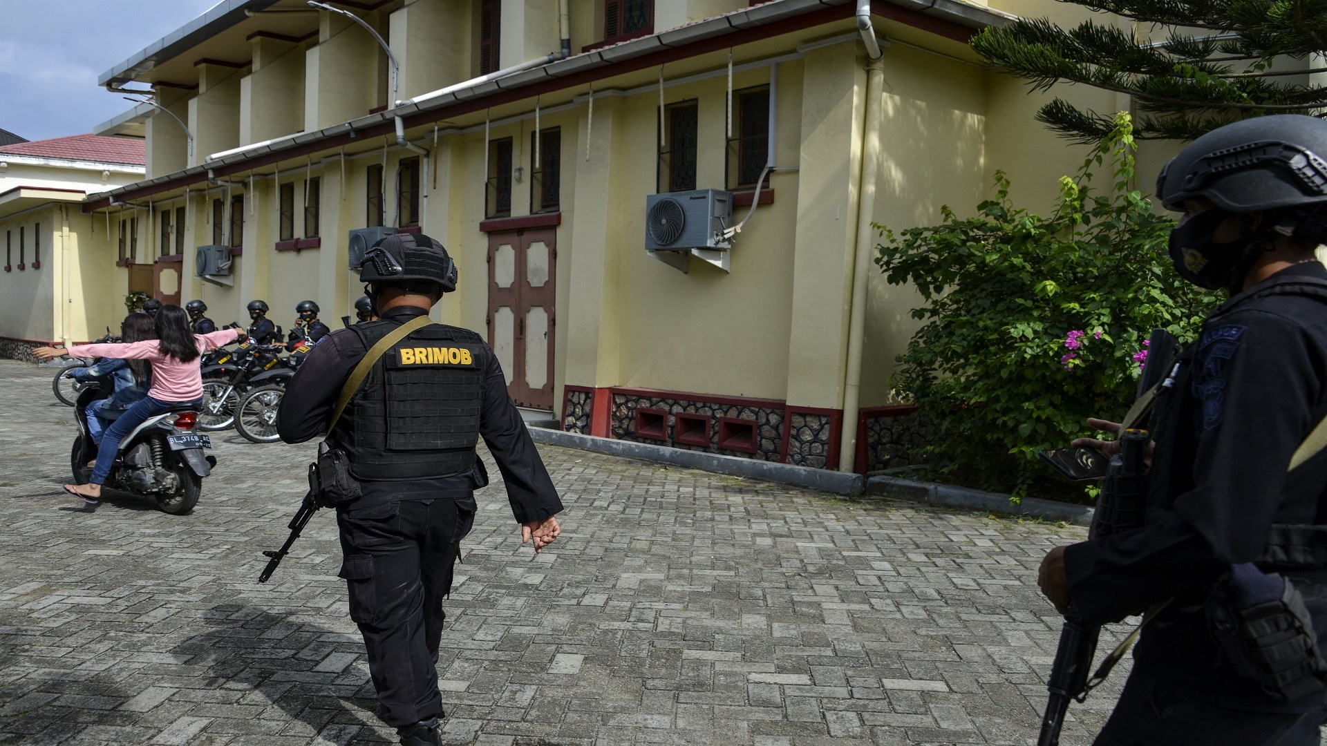 Ινδονησία: Έκρηξη βόμβας έξω από εκκλησία – Αναφορές για θύματα – ΒΙΝΤΕΟ