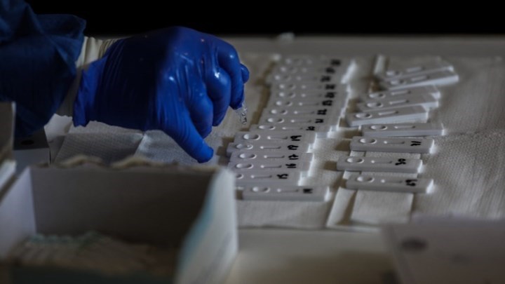 Κορονοϊός: Προσφορές από 30 εταιρείες για τα 10 εκατ. self test – Τη Δευτέρα ο φάκελος στο Ελεγκτικό Συνέδριο