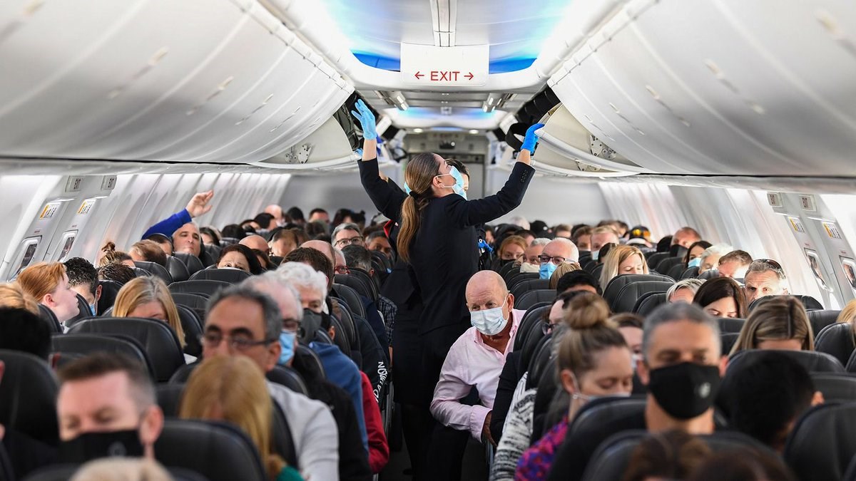 Κορονοϊός: Υποχρεωτική η χρήση μάσκας στα αεροπλάνα για πολύ καιρό ακόμη