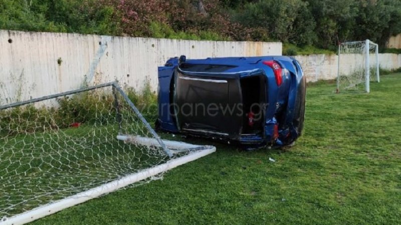 Πρωτοφανές περιστατικό στα Χανιά: Αυτοκίνητο ”εισέβαλε” στο γήπεδο της Μοναχής Ελιάς-ΦΩΤΟ