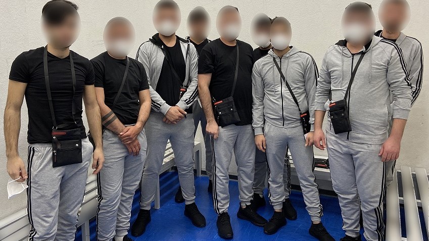 Προσποιήθηκαν τους παίκτες βόλεϊ για να ταξιδέψουν στην Ευρώπη – Εννέα συλλήψεις