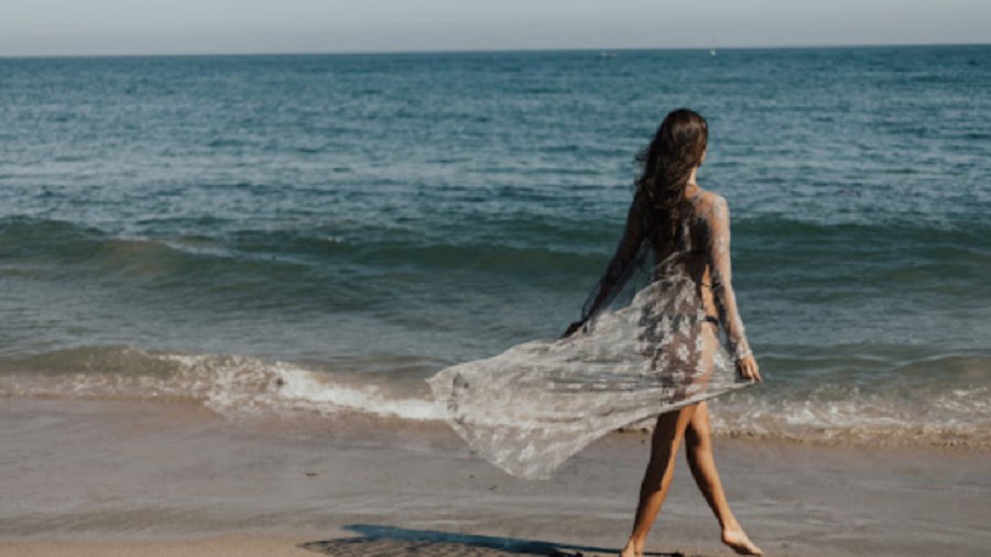 Σκηνές τρόμου στην παραλία: Την χτύπησε για να τη βιάσει και η γυναίκα κατέληξε στο νοσοκομείο με ισχαιμικό επεισόδιο