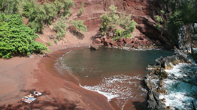 Κόκκινη παραλία στη Χαβάη