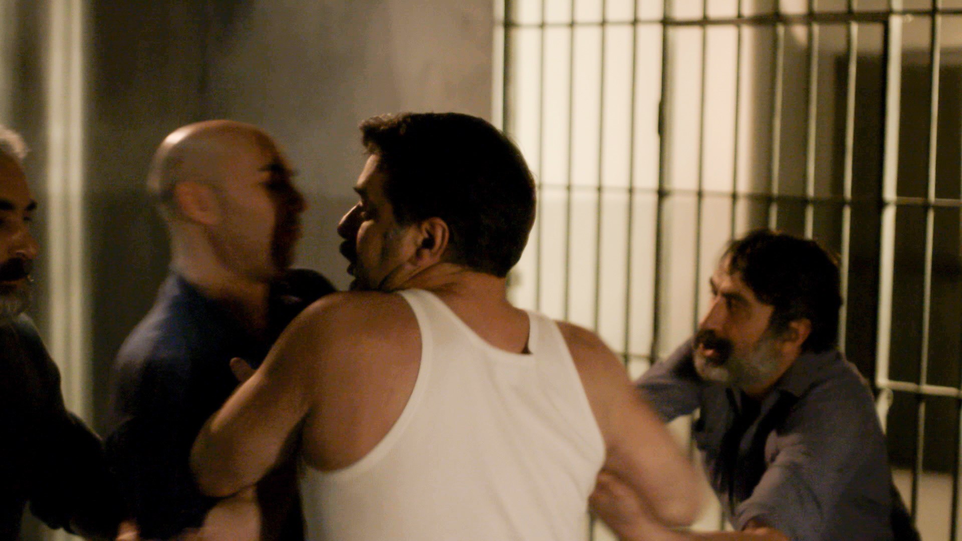 Άγριες Μέλισσες: Νέες ΦΩΤΟ από το αποψινό επεισόδιο – Ο Βόσκαρης αντιμέτωπος με το παρελθόν του