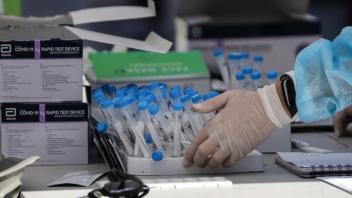 Κορονοϊός: Δεν θα γίνονται στα φαρμακεία τα self test και τα rapid test