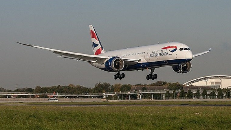 Συναγερμός στον αέρα – Έκτακτη προσγείωση μετά την ξαφνική αδιαθεσία επιβάτη