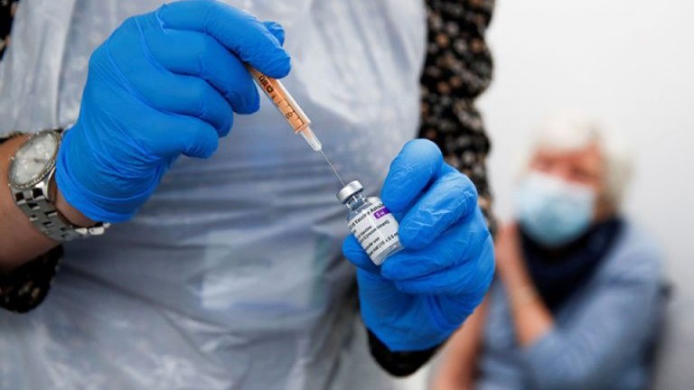 Κορονοϊός: Ανοίγει η πλατφόρμα των ραντεβού για εμβολιασμό για τις ηλικίες 65 έως 69