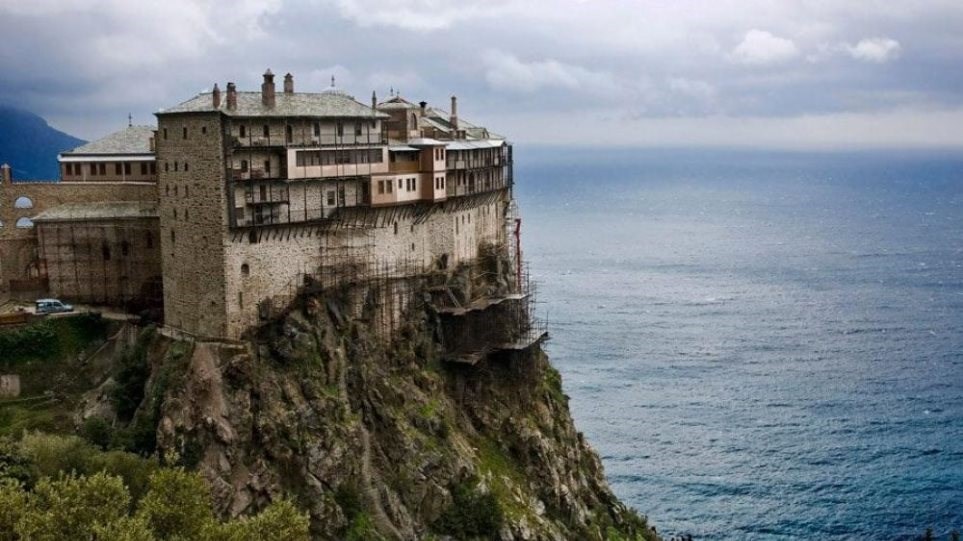 Κορονοϊός: Πάνω από 30 τα κρούσματα στο Άγιο Όρος – Τέσσερις μοναχοί στο νοσοκομείο