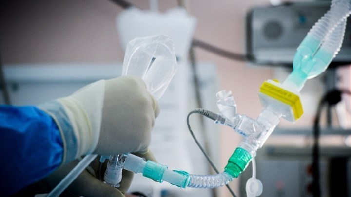 Κορονοϊός: “Έχω ένα παλικάρι 32 χρονών, δώσε μου έναν αναπνευστήρα” – Η δραματική έκκληση νοσηλευτή σε ΜΕΘ