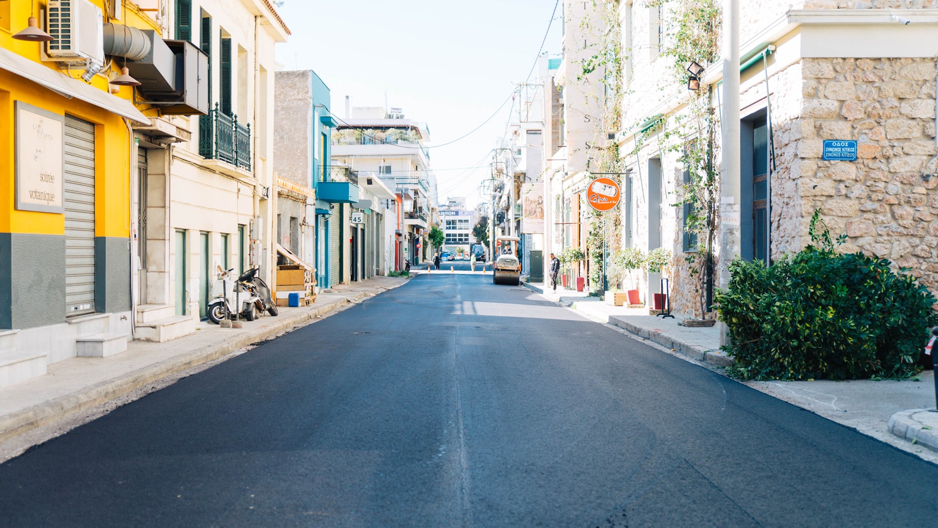 Ασφαλτοστρώθηκαν οι πρώτοι 78 δρόμοι στις γειτονιές της Αθήνας – ΦΩΤΟ