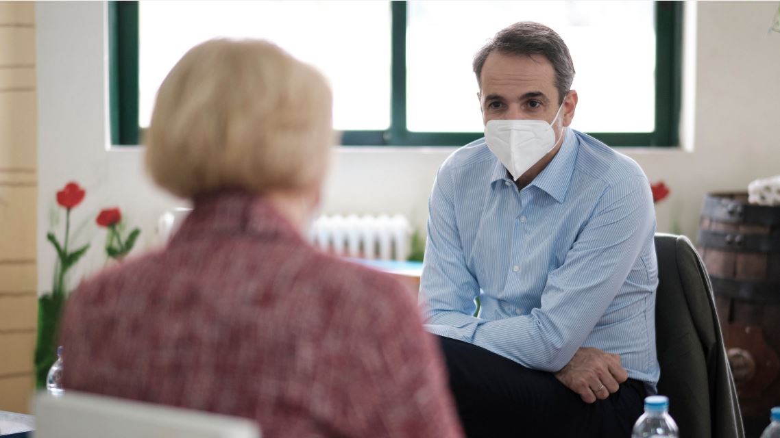 Επίσκεψη Μητσοτάκη στο Εργαστήριο Ειδικής Επαγγελματικής Εκπαίδευσης Αγίου Δημητρίου – ΦΩΤΟ