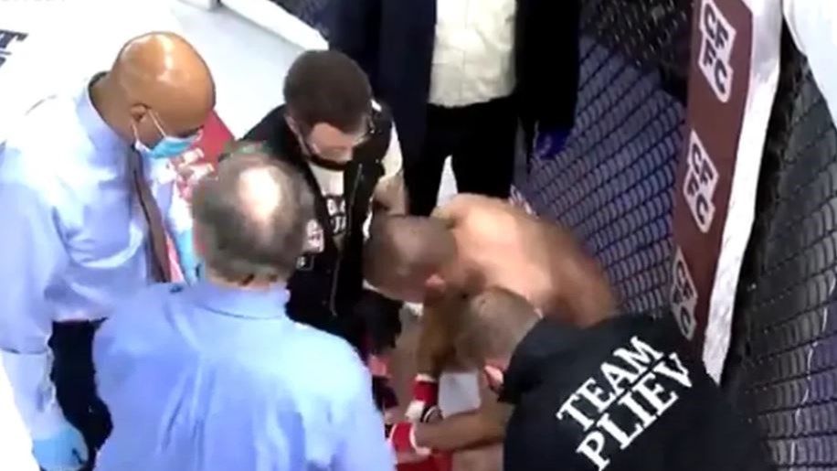 Ατύχημα σοκ στο ΜΜΑ: Κόπηκε το δάχτυλο του – Προσοχή σκληρές εικόνες