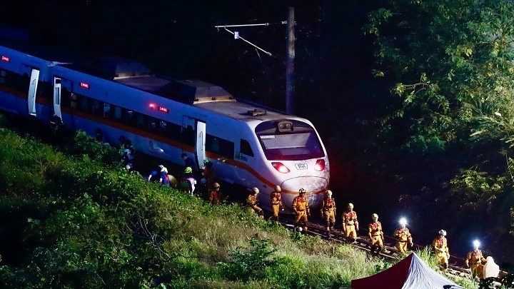 Ταϊβάν: Στους 51 οι νεκροί του σιδηροδρομικού δυστυχήματος