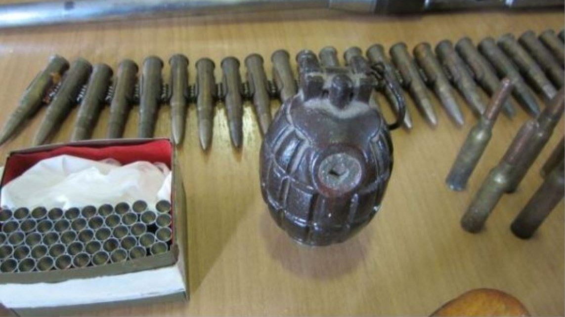 Φθιώτιδα: Πήγε στο πατρικό της και βρήκε… χειροβομβίδες και όπλα