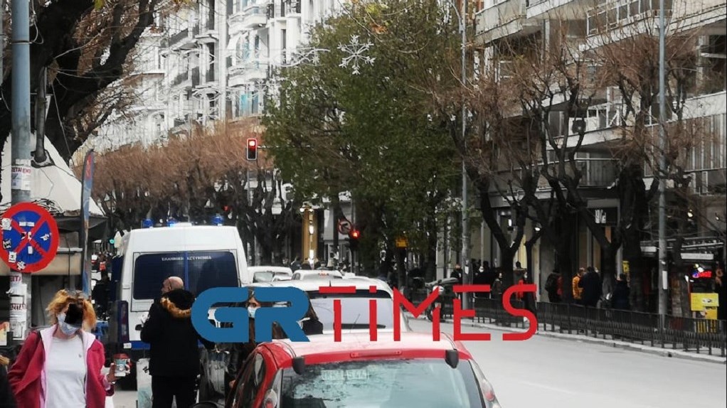 Θεσσαλονίκη: Επικοινωνία Χαρδαλιά με τον πρόεδρο του Εμπορικού Συλλόγου – Ο διάλογος για το μη άνοιγμα