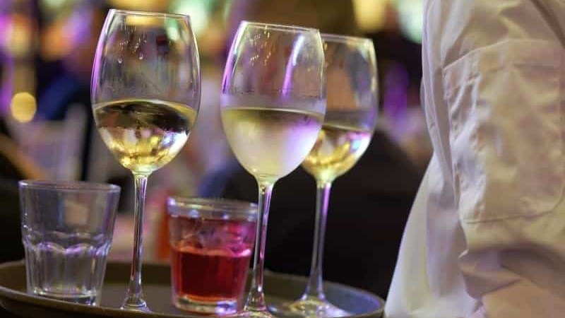 Τουρισμός- επισιτισμός: Πότε θα καταβληθεί η έκτακτη αποζημίωση στους εποχικά εργαζομένους – Οι δικαιούχοι