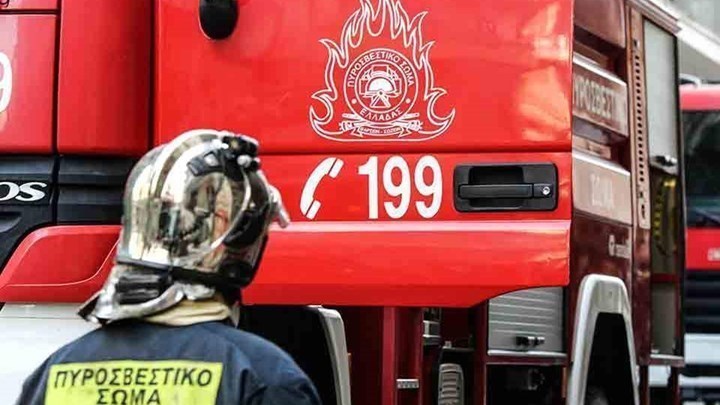 Φωτιά ΤΩΡΑ σε φορτηγό στην Εθνική Οδό Αθηνών-Λαμίας