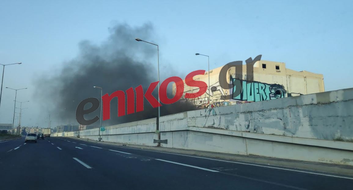 Συναγερμός στην Πυροσβεστική – Φωτιά σε αποθήκη στην Εθνική Οδό Αθηνών – Λαμίας – ΦΩΤΟ αναγνώστη