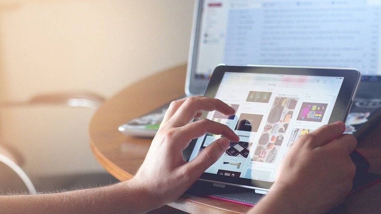 Αρχίζουν τη Δευτέρα οι αιτήσεις για το voucher σε μαθητές – φοιτητές – Σε δύο φάσεις η υποβολή