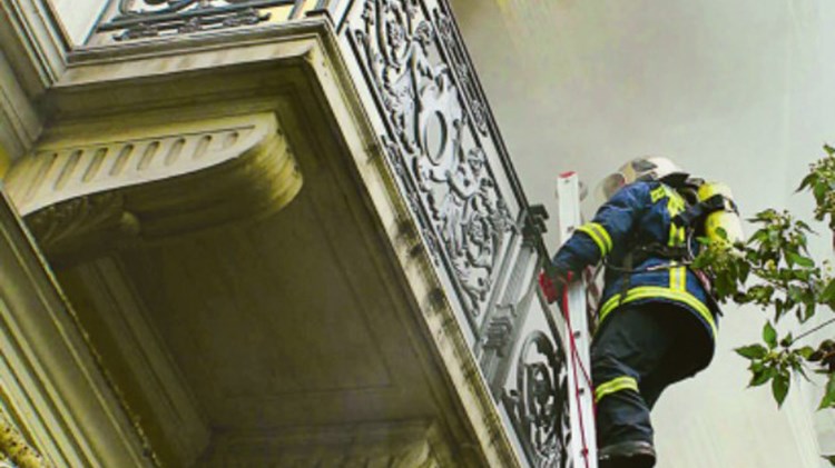 Υπόθεση Marfin: Ταυτοποιήθηκαν δύο νέοι ύποπτοι για την εμπρηστική επίθεση