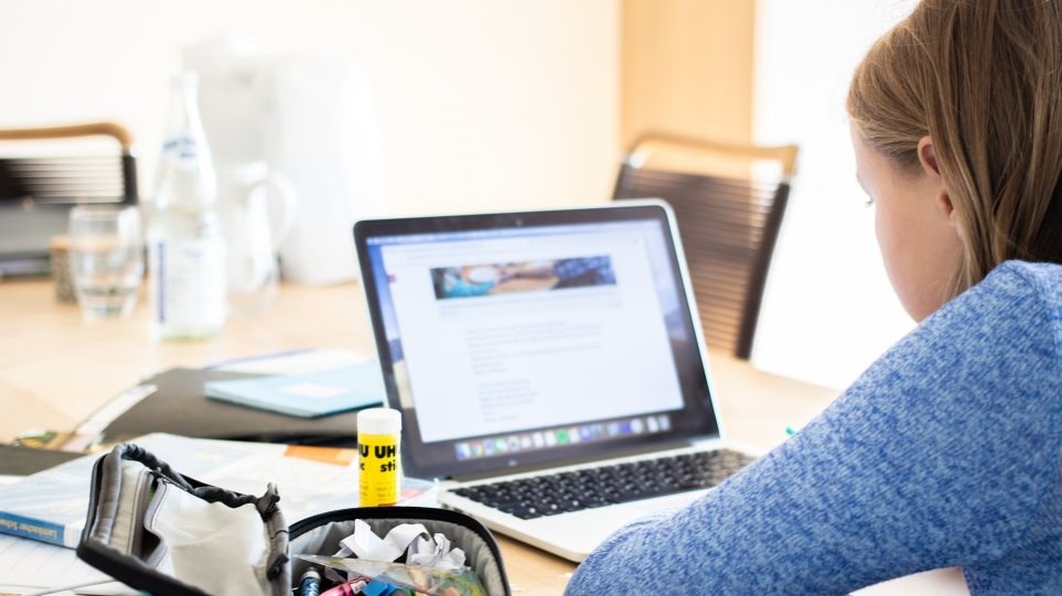 Voucher 200 ευρώ για tablet και laptop: Άνοιξε η πλατφόρμα – Μπείτε εδώ για τις αιτήσεις