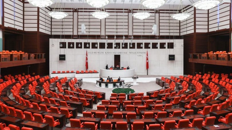 Χαμός στην Τουρκία: 96 πρώην βουλευτές στηρίζουν τους ναυάρχους για τη Συνθήκη του Μοντρέ