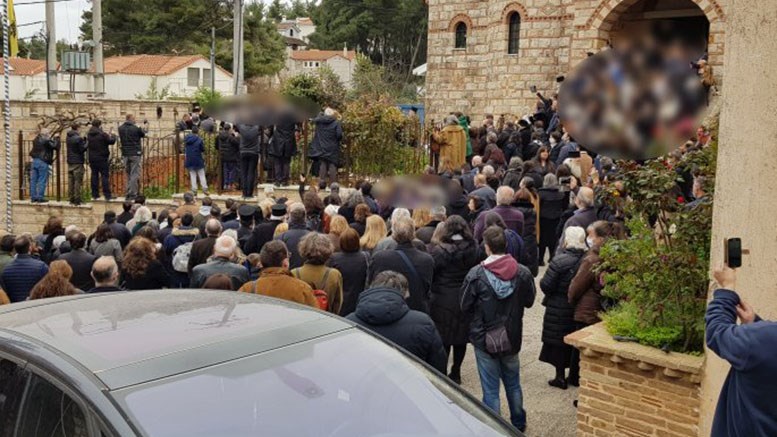 Κορονοϊός: Χαμός στην εξόδιο ακολουθία αρχιμανδρίτη στον Άγιο Στέφανο