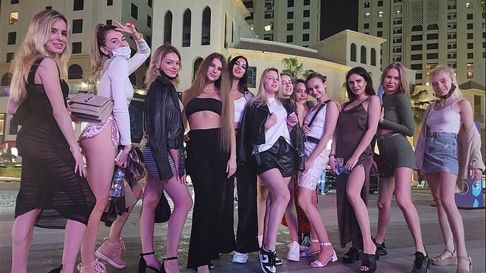 Ντουμπάι: Ποιες είναι οι γυναίκες που φωτογραφήθηκαν ολόγυμνες και αντιμετωπίζουν ποινή φυλάκισης