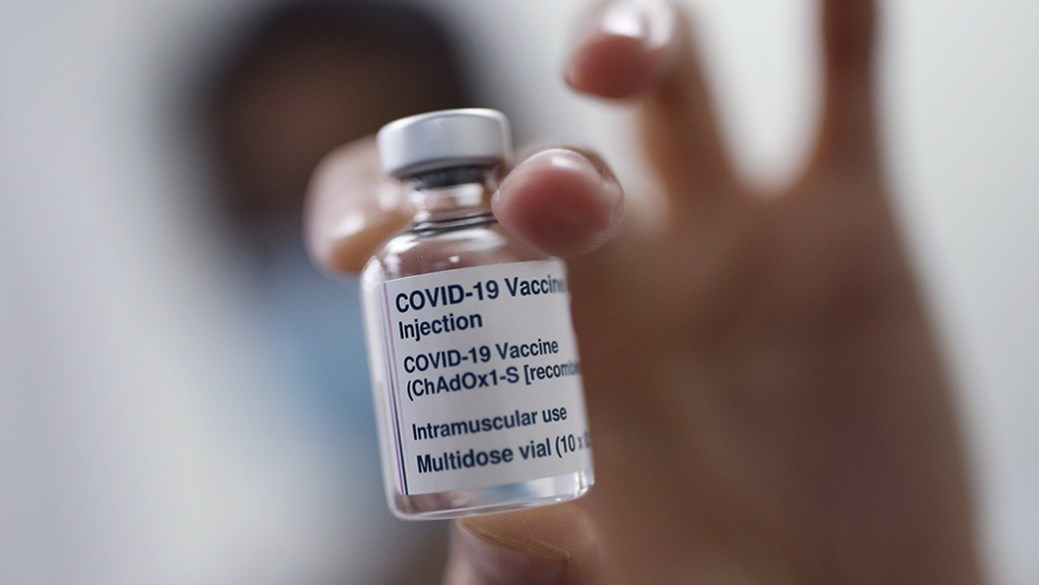 Εμβόλιο AstraZeneca: Αναστέλλονται οι κλινικές δοκιμές σε παιδιά και εφήβους στη Βρετανία