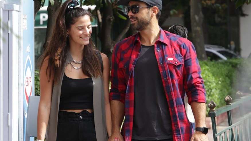 Σάκης Τανιμανίδης: Η ανάρτηση με την Χριστίνα Μπόμπα και η πόζα που συγκρίνει τις κοιλίτσες τους