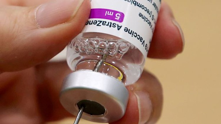 Εμβόλιο AstraZeneca: Παύση εμβολιασμών στους κάτω των 50 ετών συστήνεται στη Βρετανία