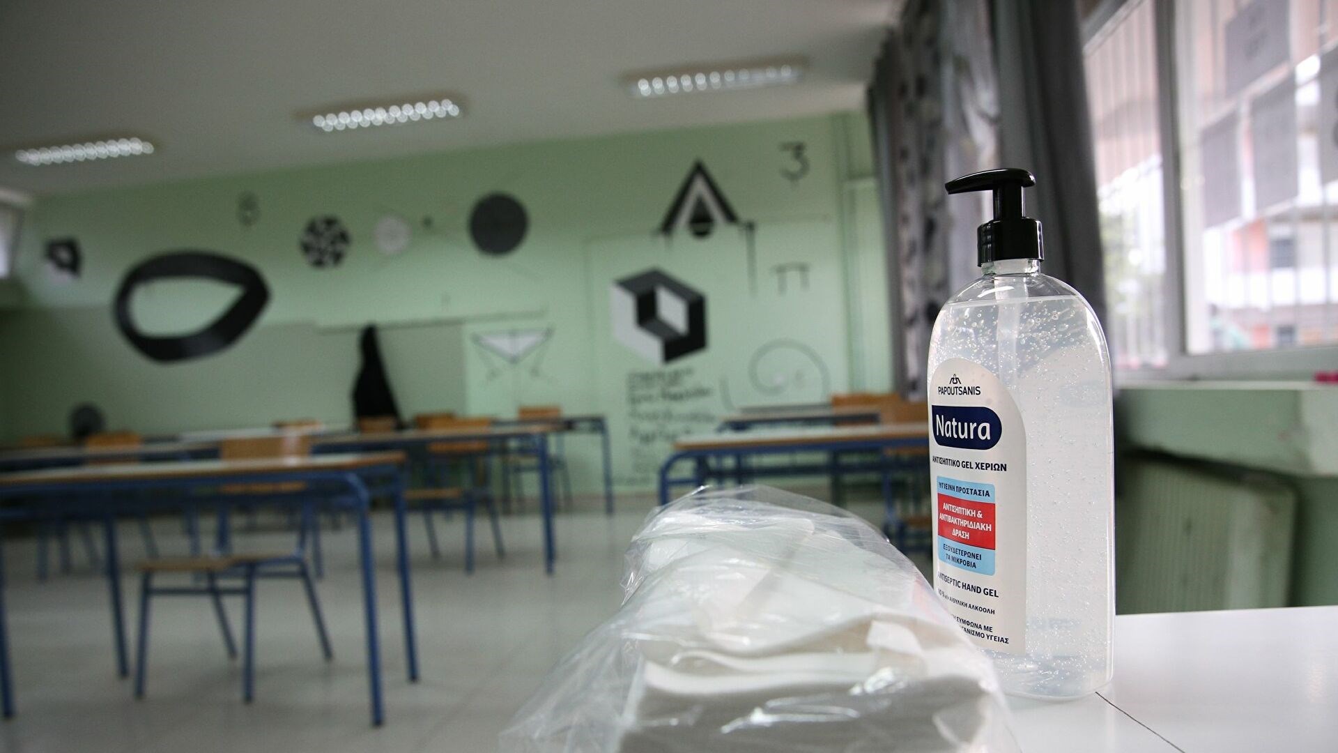 Επιτροπή Εμπειρογνωμόνων: Το παρασκήνιο της εισήγησης για άνοιγμα των Λυκείων – Η στάση Τσιόδρα