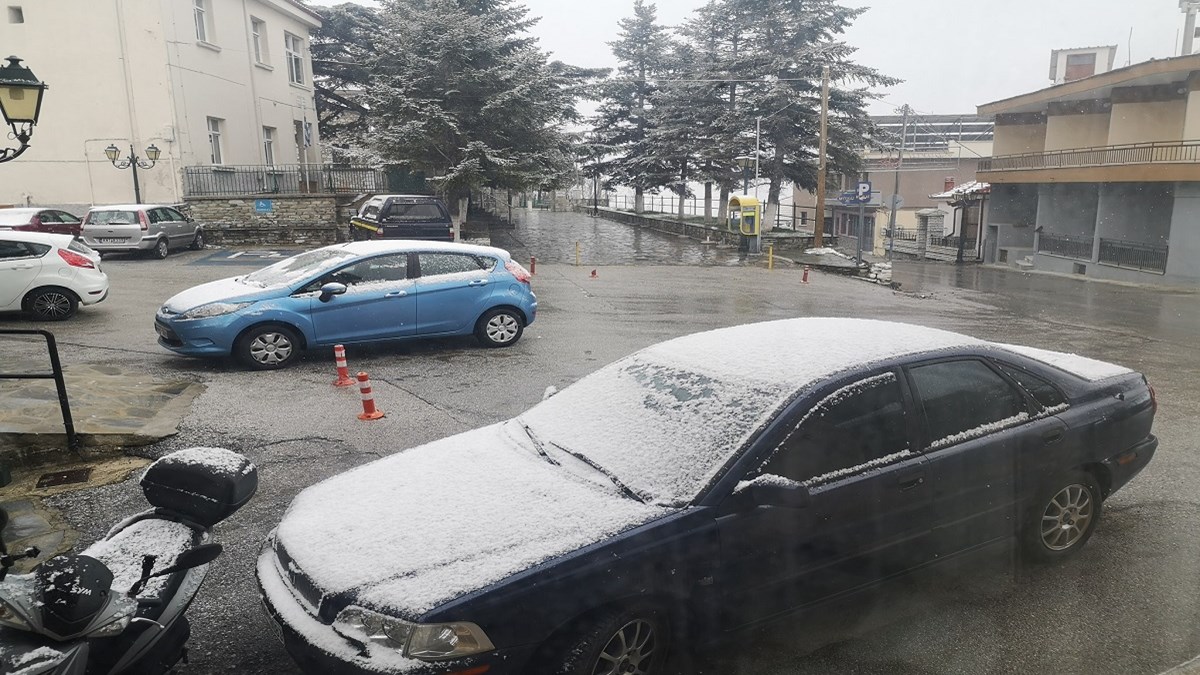 Από άνοιξη…χειμώνας: Χιόνι σε Θεσσαλονίκη, Τρίκαλα και Λάρισα – ΦΩΤΟ – ΒΙΝΤΕΟ
