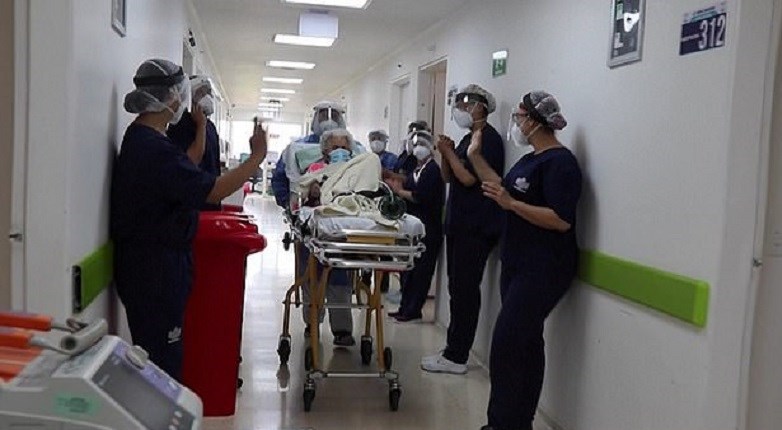 Κολομβία: Χειροκρότημα για την 104χρονη που νίκησε δεύτερη φορά τον κορονοϊό – Είχε εμβολιαστεί τον Φεβρουάριο