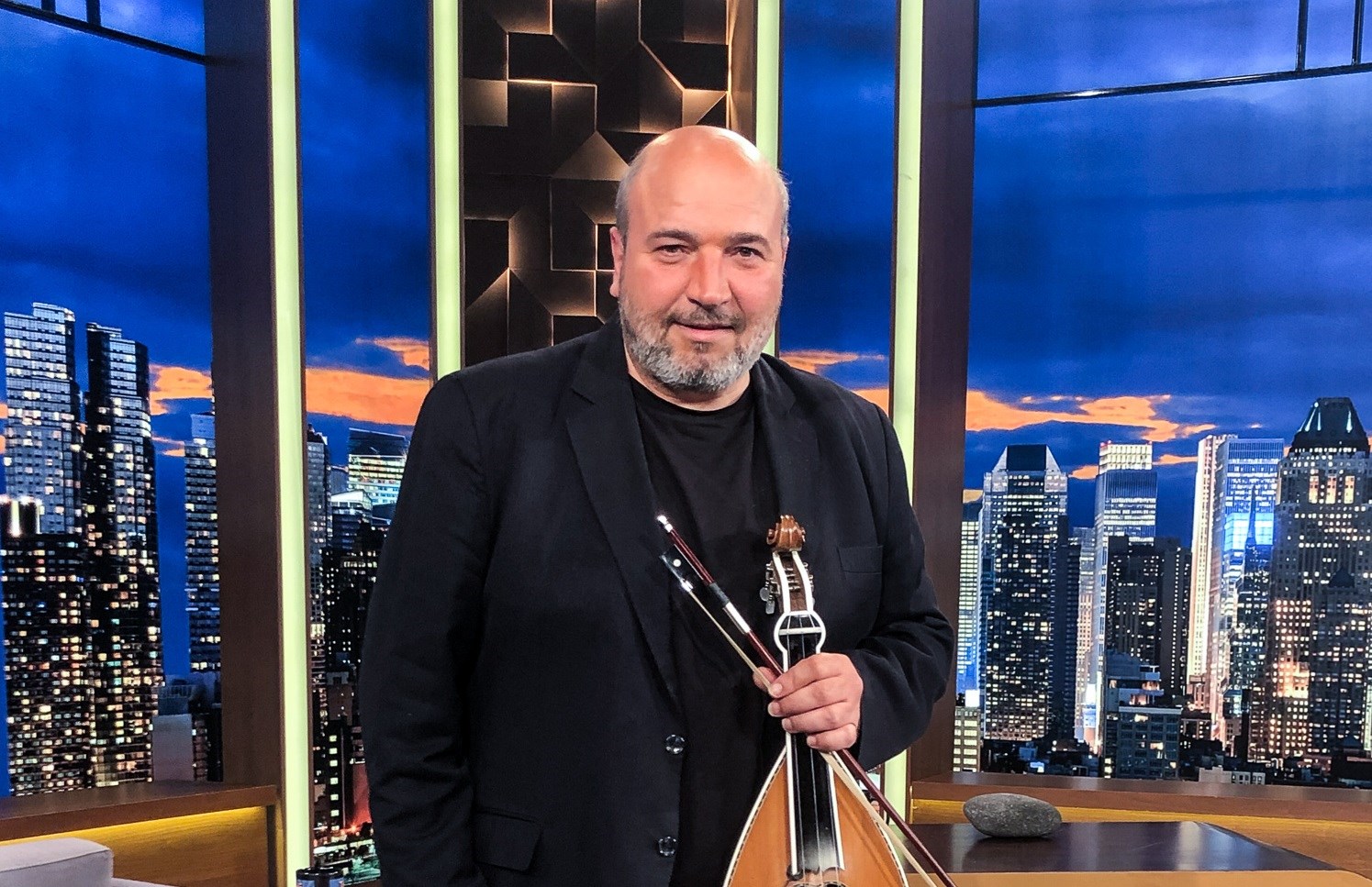 Νίκος Ζωιδάκης: Αποκαλύπτει ποια ήταν η πρώτη μαντινάδα που είπε στον πατέρα του – ΒΙΝΤΕΟ