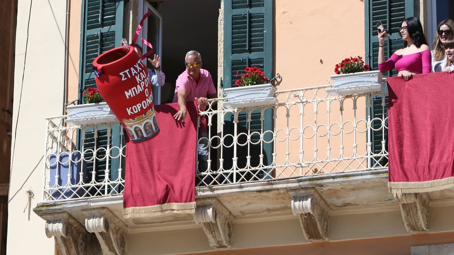 Κορονοϊός: Η επιδημιολογική εικόνα και το “στοίχημα” των self test θα κρίνουν το “Πάσχα στο χωριό”