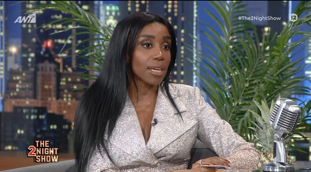 Ελίζαμπεθ Ελέτσι: Η ζωή με δυο μαμάδες, η βάφτιση στα 12 και οι οικονομικές δυσκολίες – ΒΙΝΤΕΟ