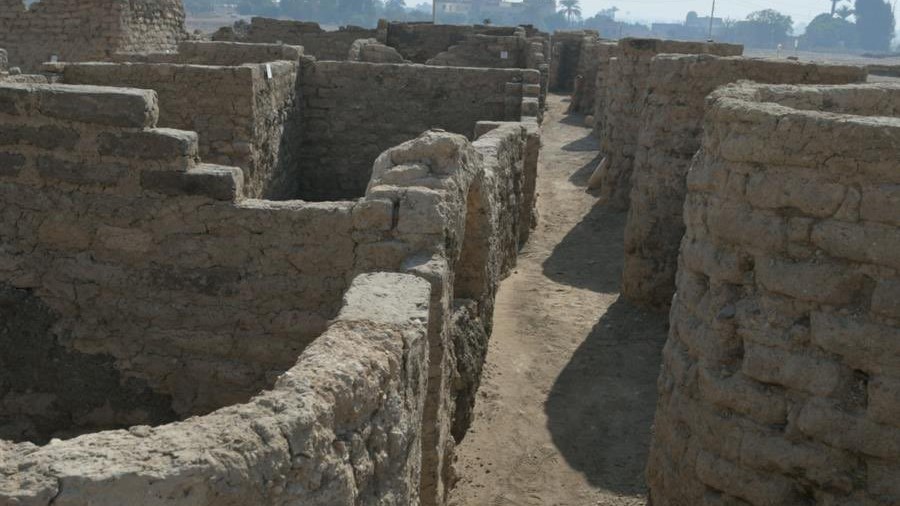 Νέα αρχαιολογική ανακάλυψη στην Αίγυπτο: Στο φως φαραωνική πόλη που ήταν κρυμμένη για αιώνες – ΦΩΤΟ